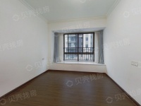 4室2廳2陽臺 碧桂園紫臺臥室