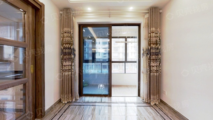 4室2廳2陽臺 碧桂園紫臺餐廳