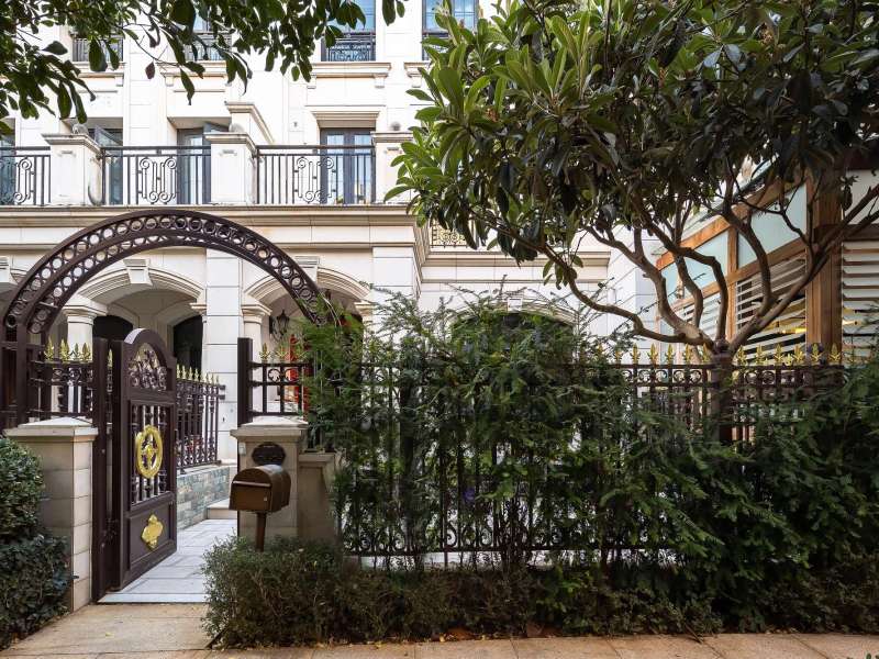 5室2廳2陽(yáng)臺(tái) 滇池ONE一期別墅自家花園