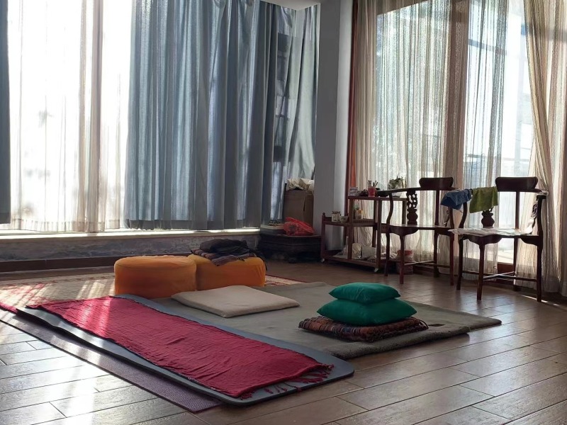 9室3廳6陽(yáng)臺(tái) 云大知城一期別墅客廳