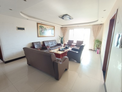 3室2廳2陽臺 世紀城嵐春苑客廳