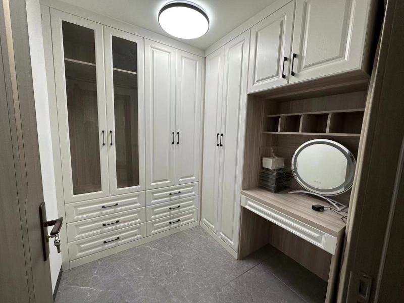 5室2廳3陽臺(tái) 海東俊園一期別墅臥室