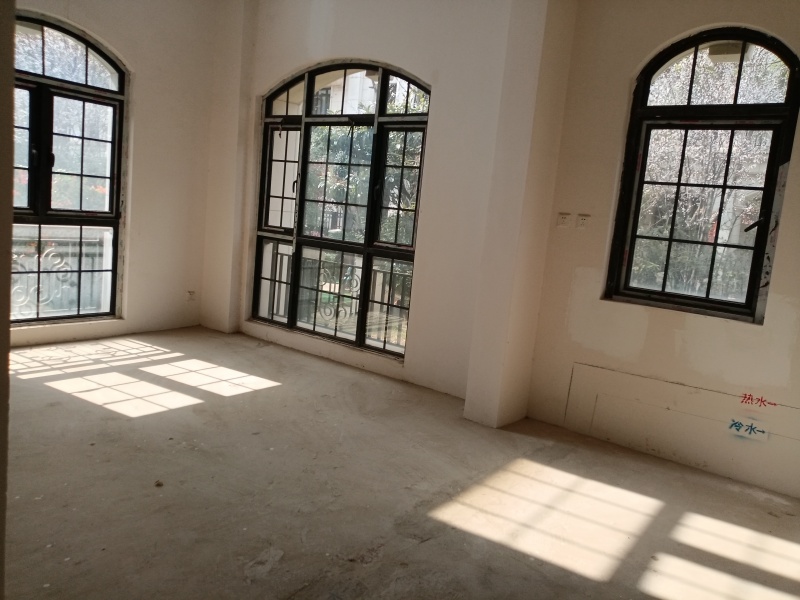 5室2廳4陽臺(tái) 滇池ONE 6號(hào)地塊別墅客廳