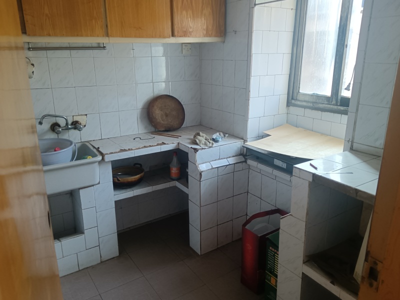 2室2廳1陽臺 白馬小區(qū)廚房