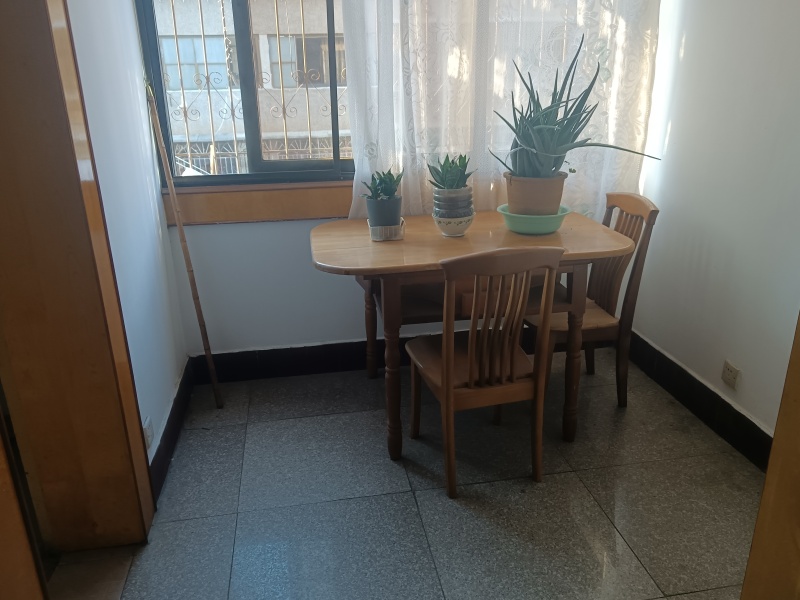 2室2廳1陽臺 白馬小區(qū)餐廳