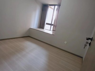 4室2廳2陽臺(tái) 融城昆明湖七里香