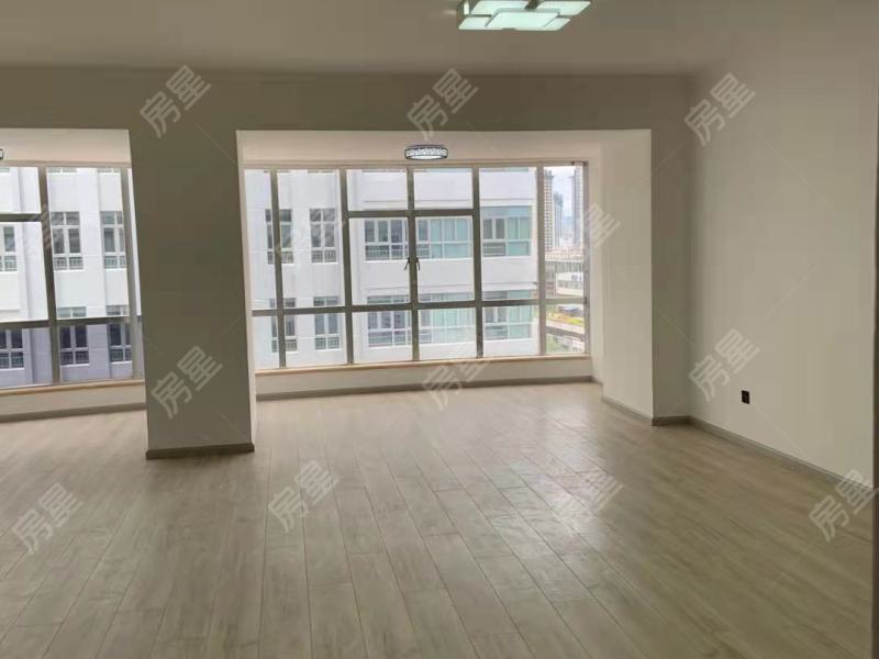 3室2廳1陽臺(tái) 集大廣場(chǎng)客廳