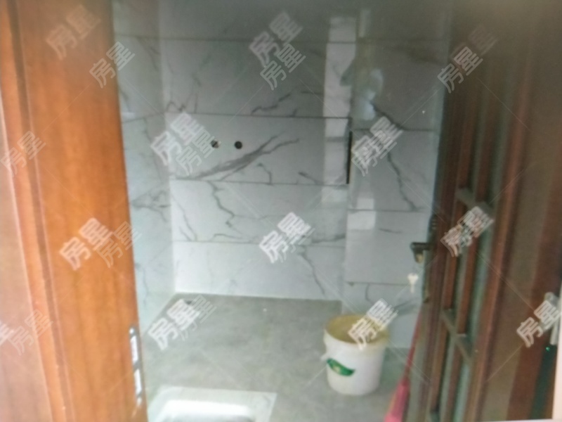 5室3廳3陽(yáng)臺(tái) 果林湖畔別墅衛(wèi)生間