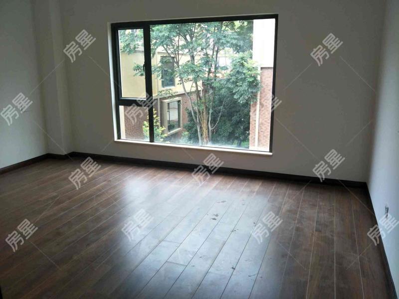 5室3廳3陽(yáng)臺(tái) 果林湖畔別墅臥室