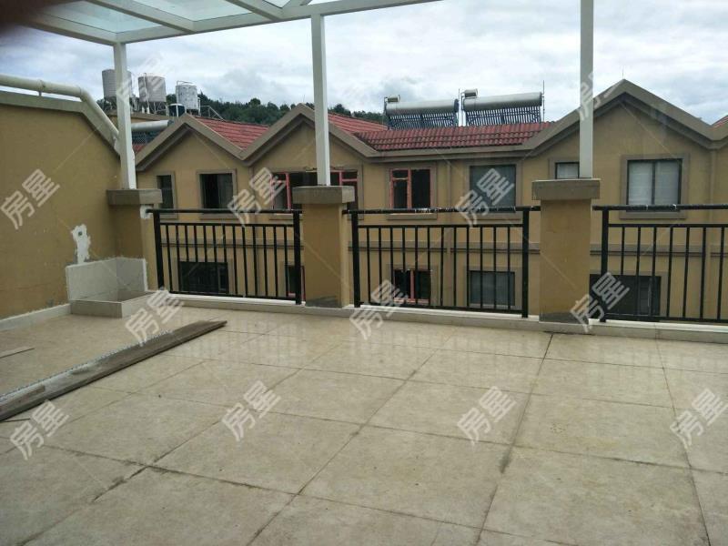 5室3廳3陽(yáng)臺(tái) 果林湖畔別墅陽(yáng)臺(tái)