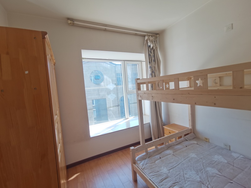 4室2廳2陽臺 瀾滄江花園臥室