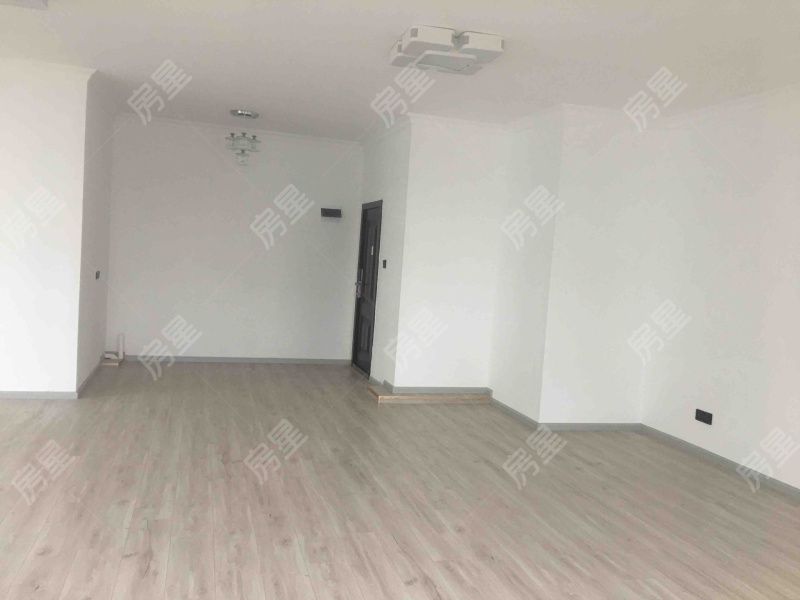 3室2廳1陽臺(tái) 集大廣場(chǎng)餐廳