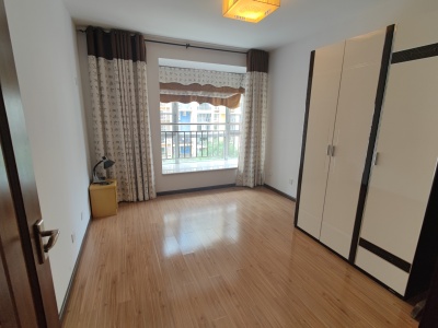 5室2廳2陽臺(tái) 世紀(jì)城華春苑