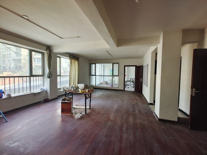 4室2廳2陽臺(tái) 金色交響家園春鶯組團(tuán)客廳