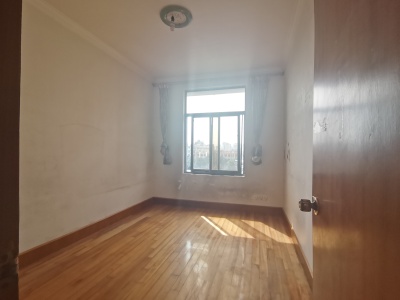 3室2廳1陽(yáng)臺(tái) 建設(shè)路117號(hào)