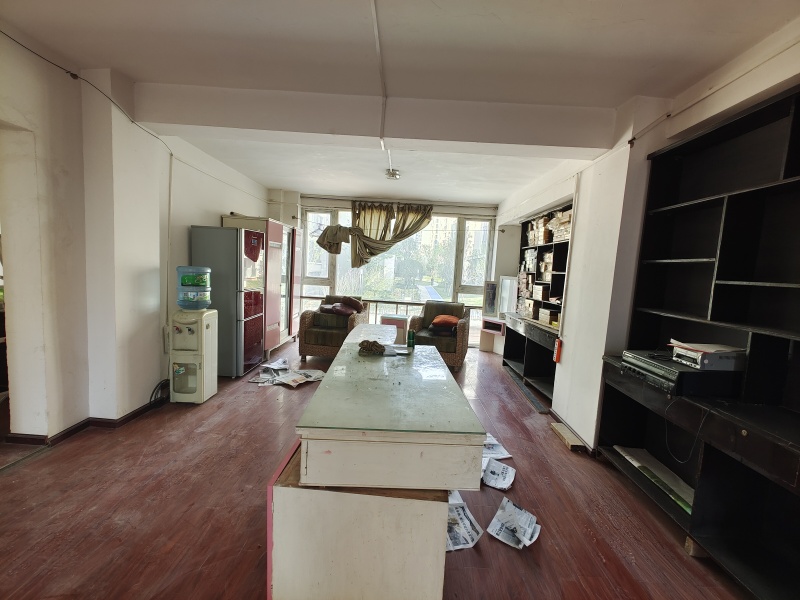 4室2廳2陽臺(tái) 金色交響家園春鶯組團(tuán)客廳