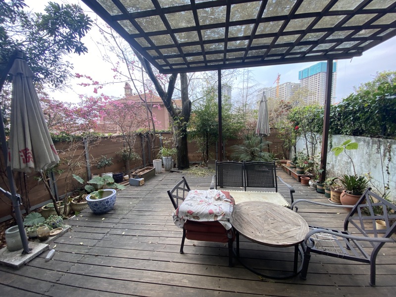 6室4廳2陽(yáng)臺(tái) 公園道一號(hào)別墅門廳