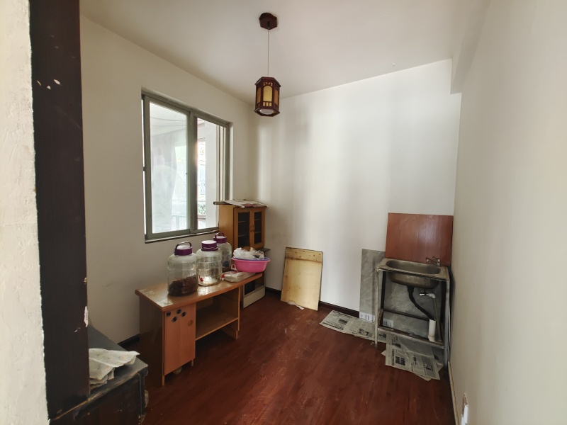 4室2廳2陽臺(tái) 金色交響家園春鶯組團(tuán)客廳