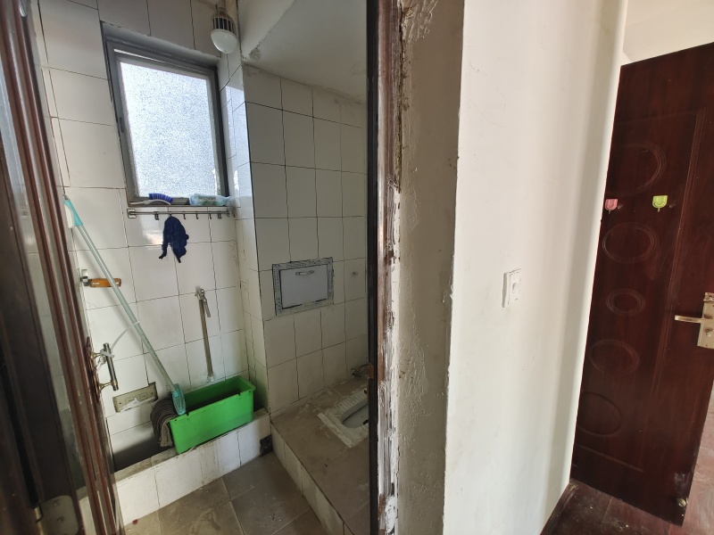 4室2廳2陽臺(tái) 金色交響家園春鶯組團(tuán)客廳