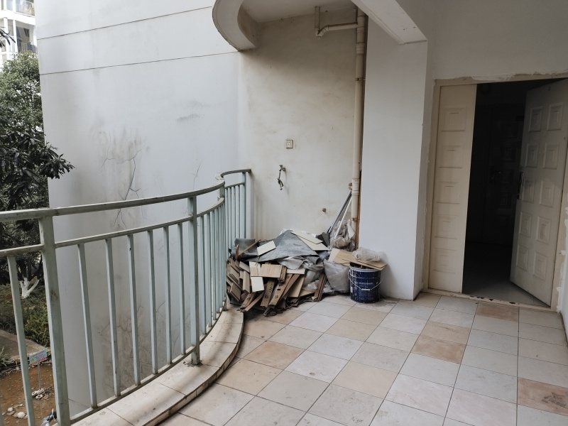 4室2廳2陽臺 鑫逸苑陽臺