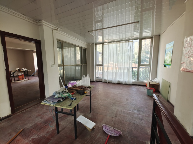 4室2廳2陽臺(tái) 金色交響家園春鶯組團(tuán)客廳