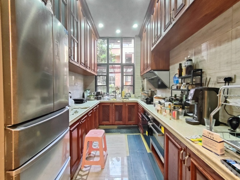 5室2廳3陽臺 招商海公館別墅客廳