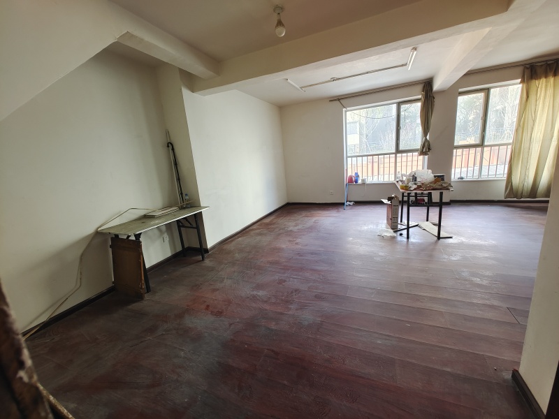 4室2廳2陽臺(tái) 金色交響家園春鶯組團(tuán)客廳