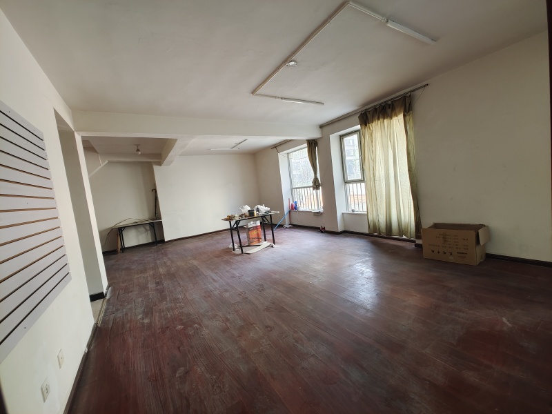 4室2廳2陽臺(tái) 金色交響家園春鶯組團(tuán)客廳