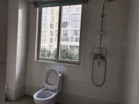 4室2廳2陽臺 鑫逸苑衛(wèi)生間