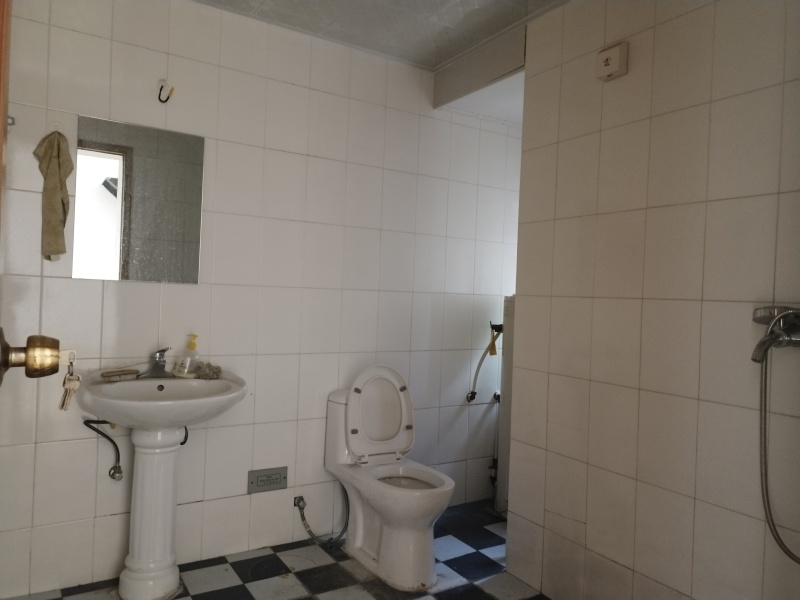 4室2廳2陽臺 鑫逸苑衛(wèi)生間