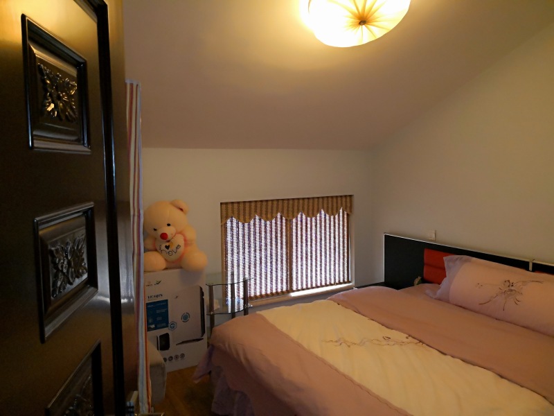 5室2廳2陽(yáng)臺(tái) 南方公園臥室