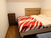 5室2廳2陽(yáng)臺(tái) 南方公園臥室