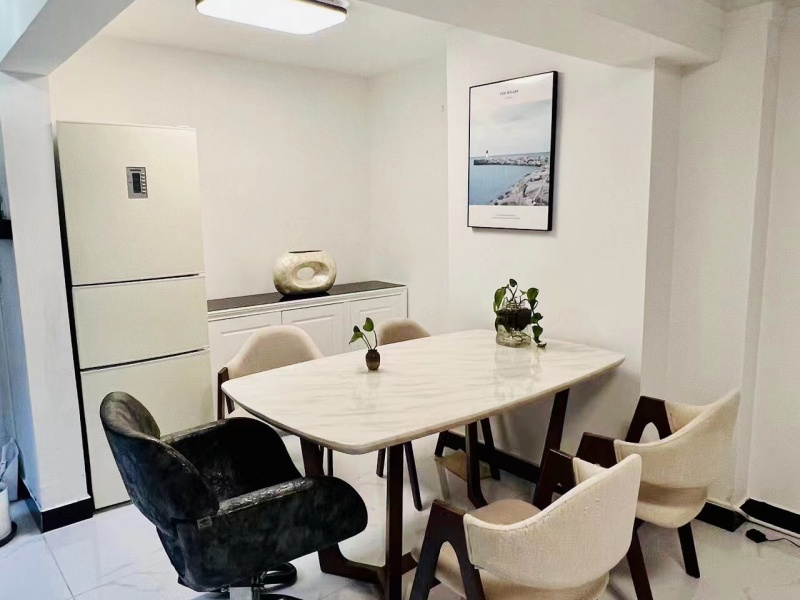 1室1廳1陽臺(tái) 86街公寓U2餐廳