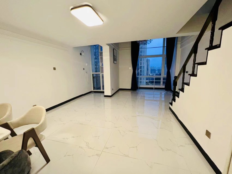 1室1廳1陽臺(tái) 86街公寓U2客廳