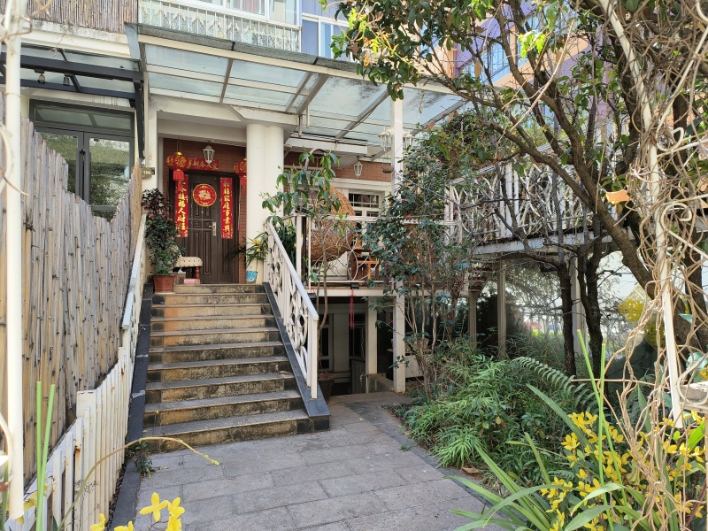 4室2廳3陽臺(tái) 晨曦街洋房別墅自家花園