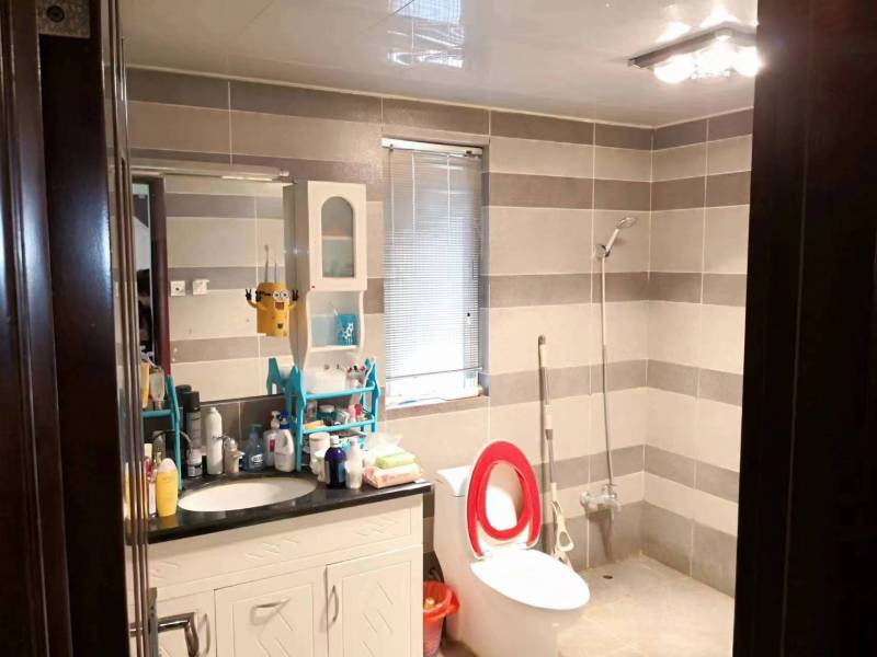 5室2廳2陽(yáng)臺(tái) 南方公園衛(wèi)生間