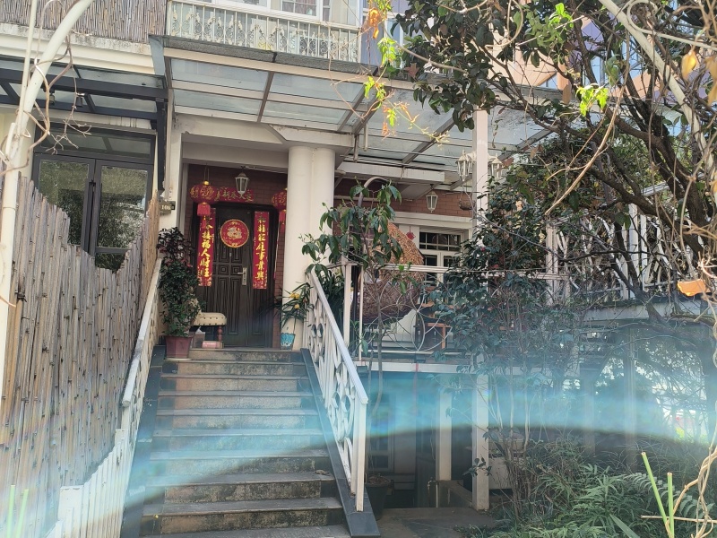 4室2廳3陽臺(tái) 晨曦街洋房別墅自家花園