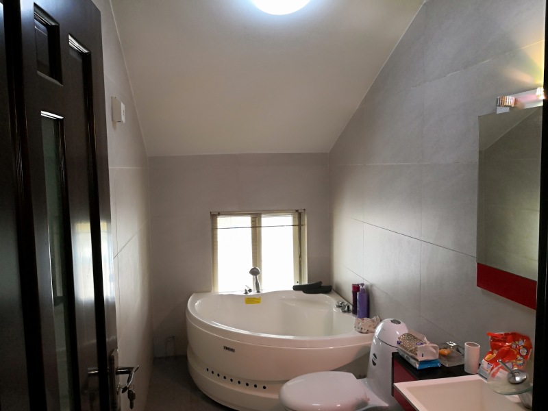 5室2廳2陽(yáng)臺(tái) 南方公園衛(wèi)生間