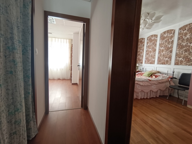 9室3廳2陽臺 鑫苑小區(qū)別墅書房