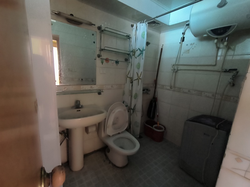 2室2廳1陽臺(tái) 紅塔花園衛(wèi)生間