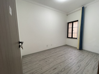 4室2廳1陽(yáng)臺(tái) 金恒財(cái)富廣場(chǎng)