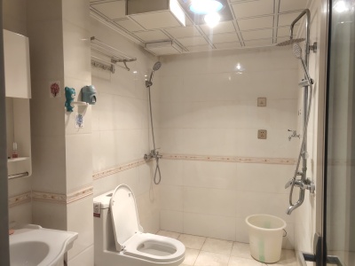 3室1廳1陽(yáng)臺(tái) 鴻運(yùn)小區(qū)