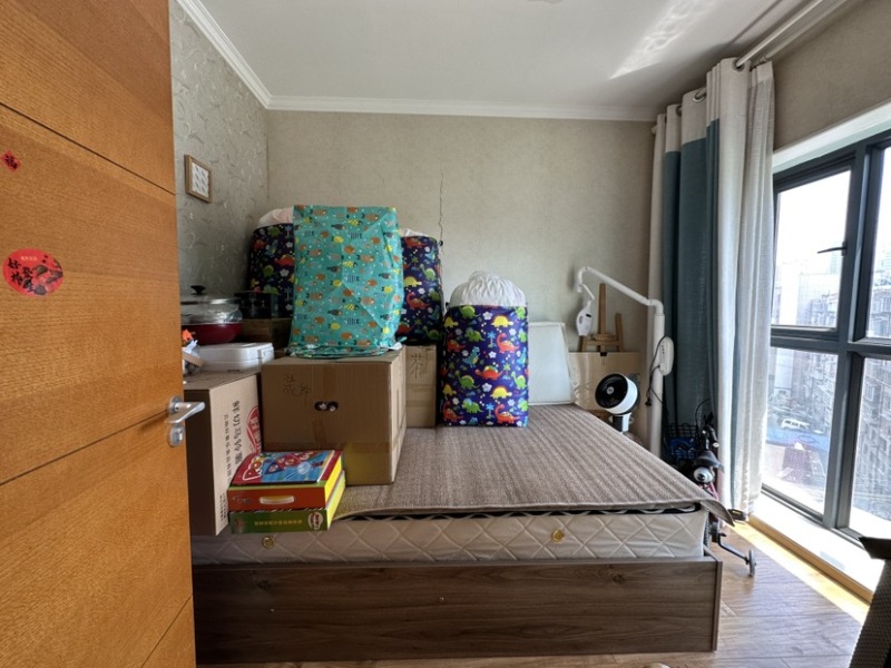 4室2廳2陽臺(tái) 金尚俊園一期臥室