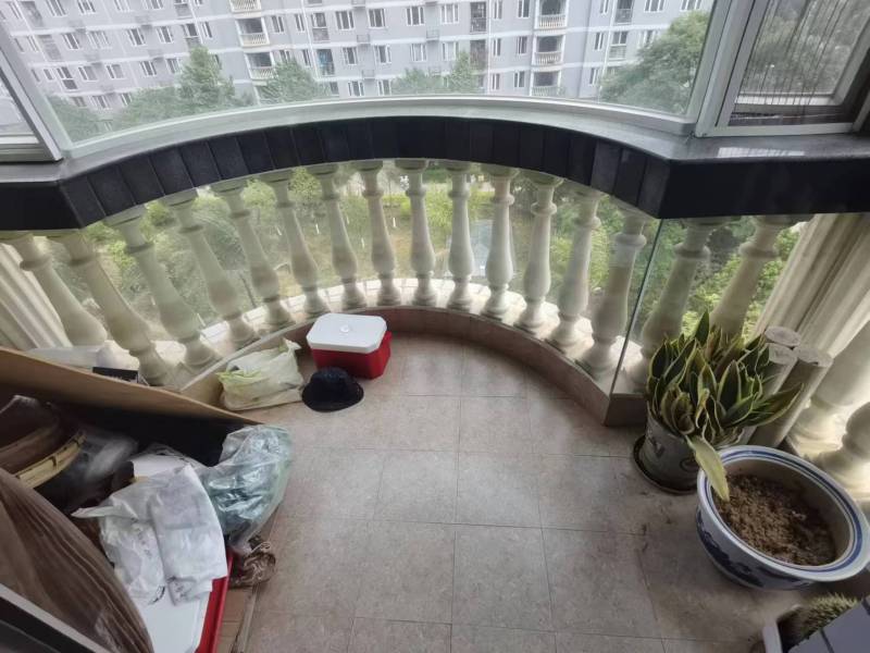 3室2廳2陽臺 世紀(jì)城玉春苑陽臺