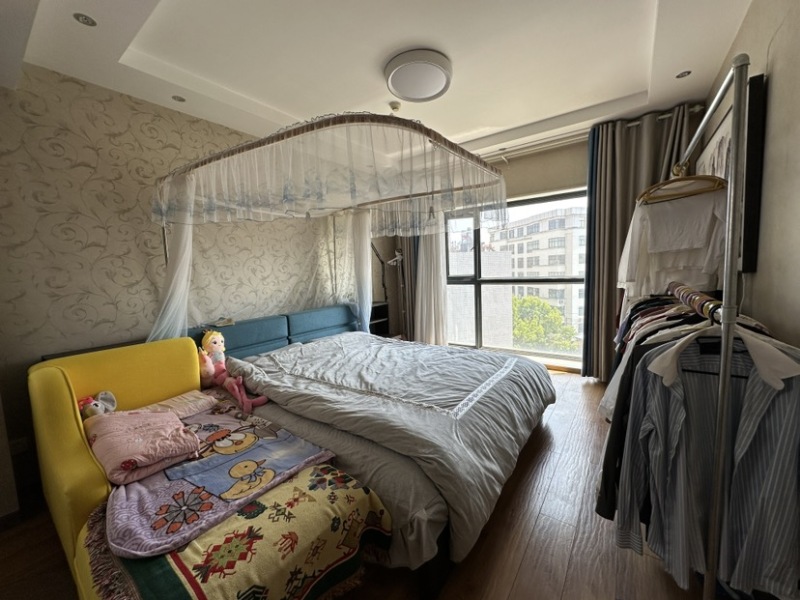 4室2廳2陽臺(tái) 金尚俊園一期臥室