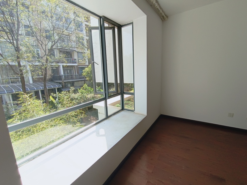 4室2廳1陽臺 滇池衛(wèi)城藍(lán)灣衛(wèi)生間