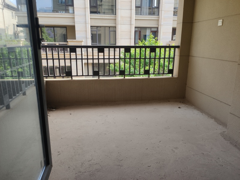 5室2廳2陽(yáng)臺(tái) 綠地海珀瀾庭別墅客廳