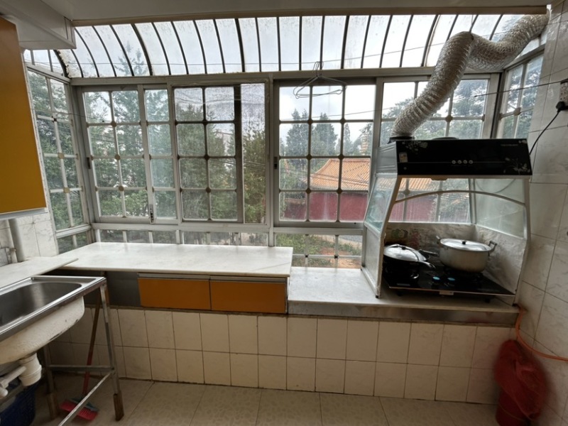 3室2廳1陽臺 金馬鎮(zhèn)政府住宅樓陽臺