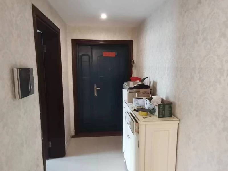 3室2廳2陽臺 世紀(jì)城玉春苑門廳