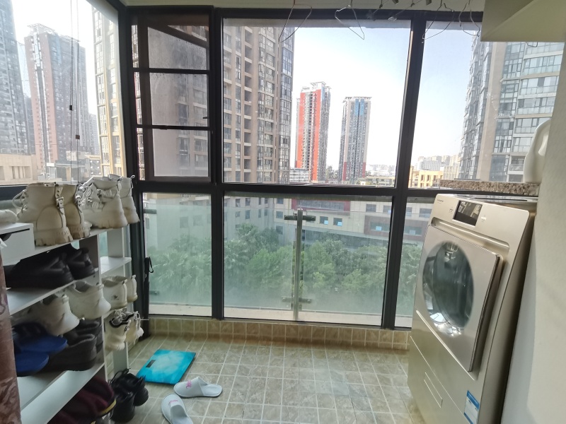 3室2廳1陽臺 經(jīng)典雙城二、三期陽臺